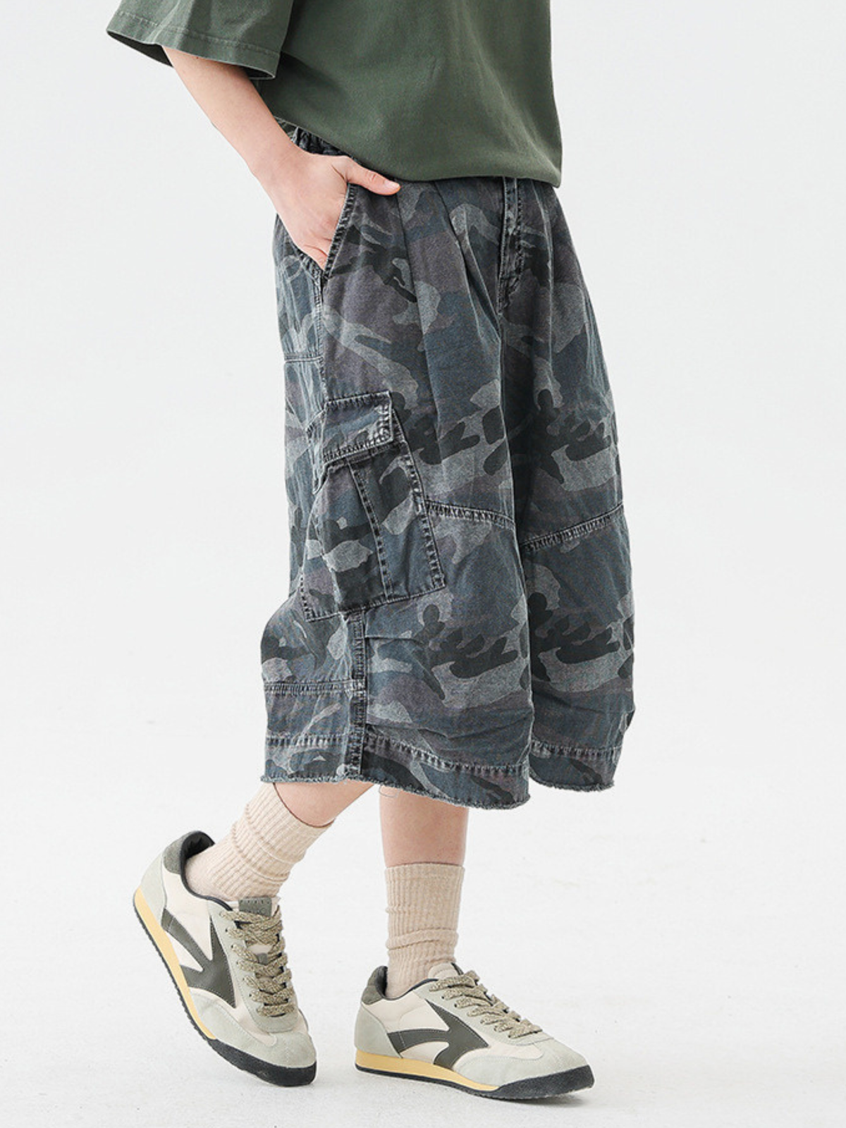 CampShell – Unisex-Camouflage-Shorts mit mehreren Taschen in lockerer Passform