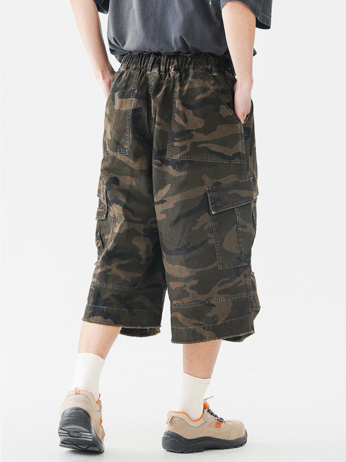 CampShell – Unisex-Camouflage-Shorts mit mehreren Taschen in lockerer Passform
