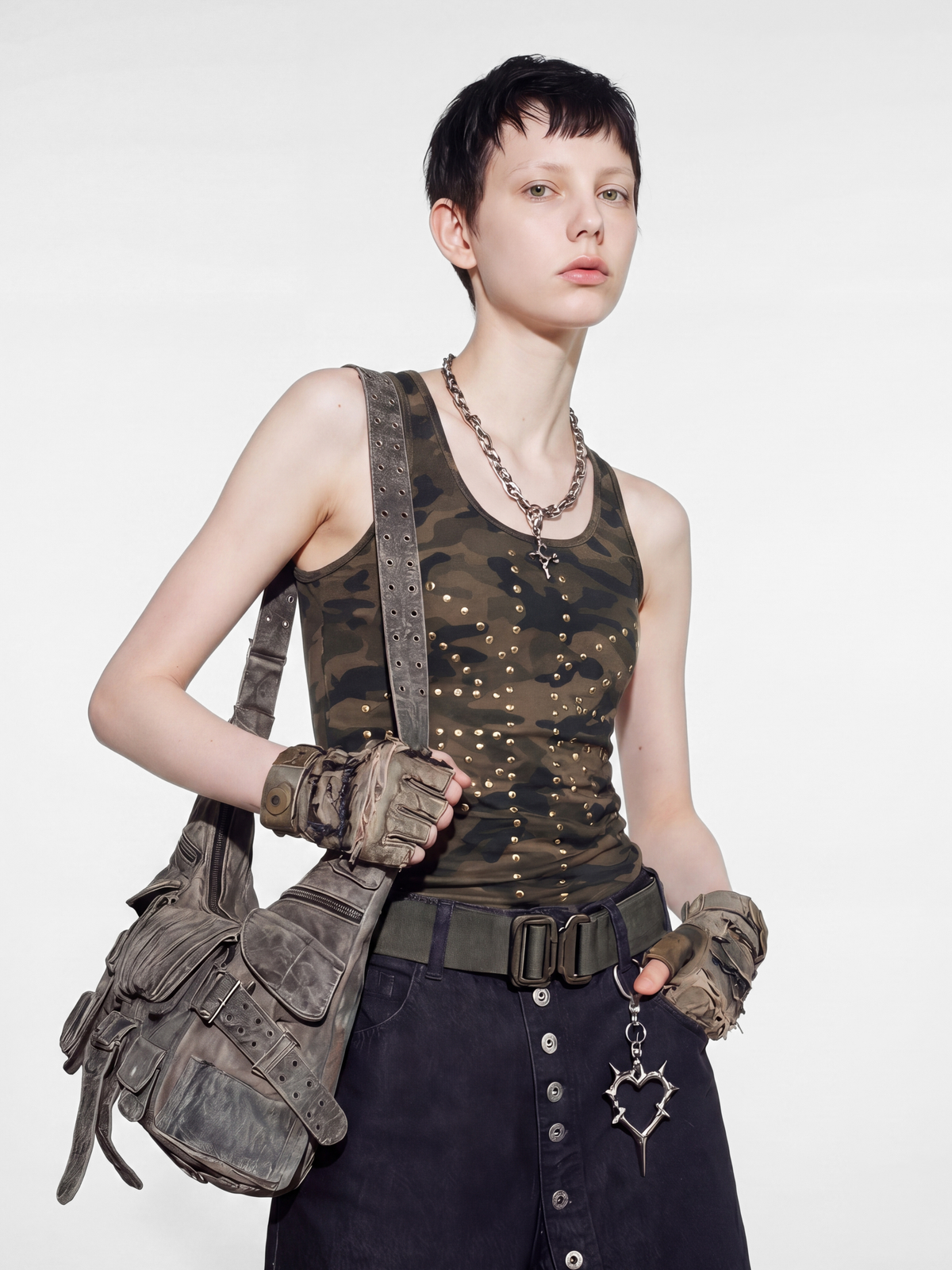FoxTank – Damen-Trägertop mit Camo-Muster und Nieten