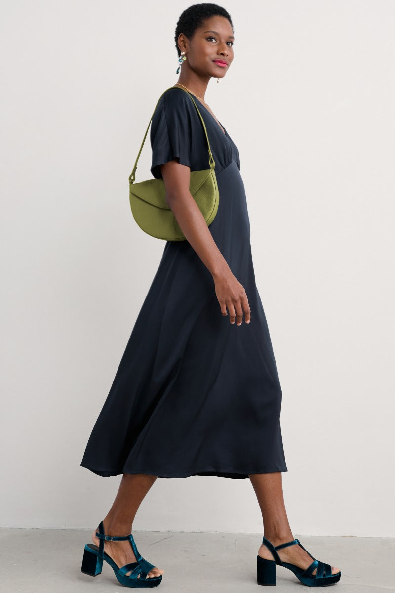 Evenglow Satin-Kleid
