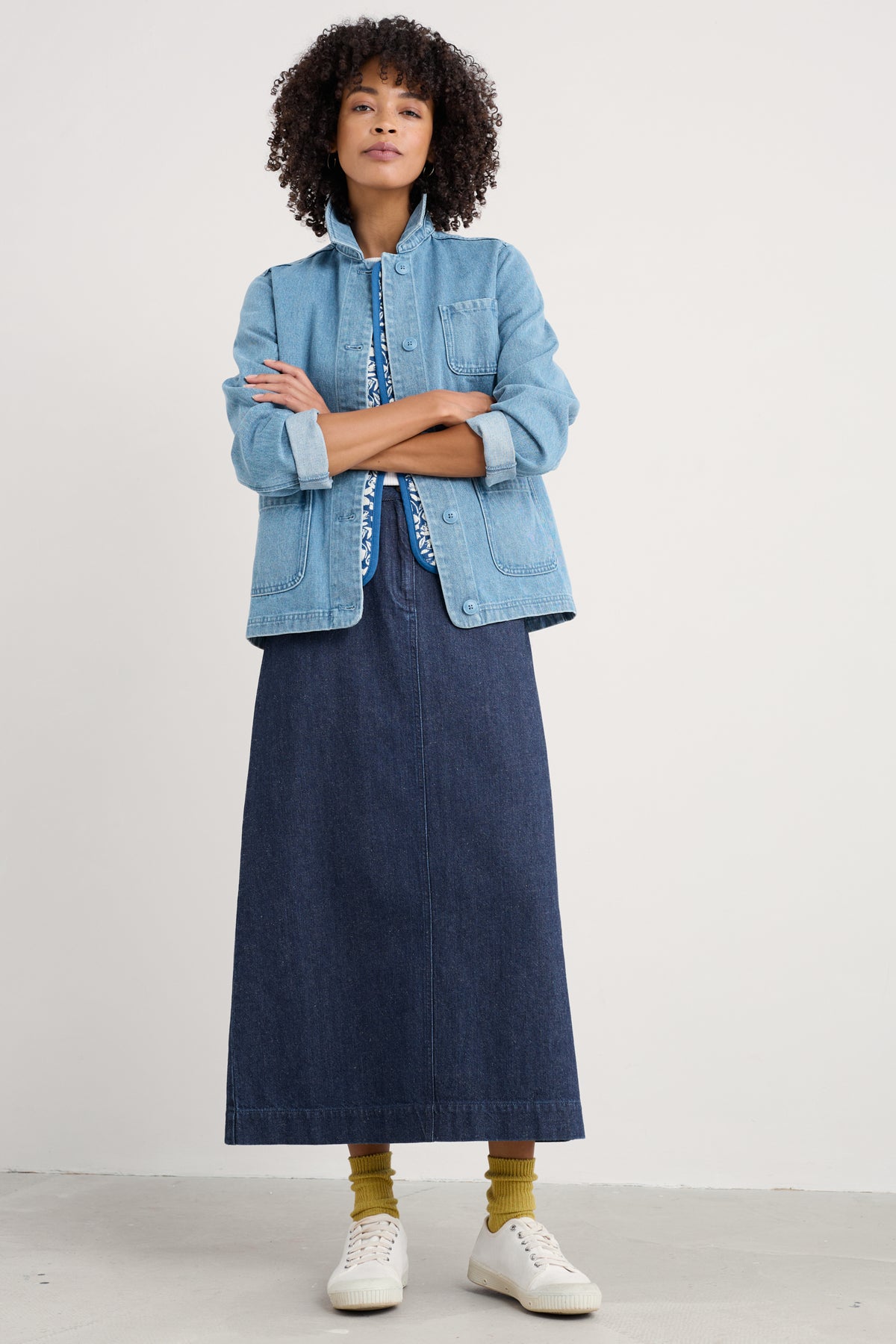 Midirock aus Denim mit Obst-Print